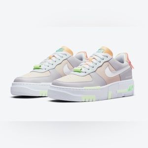 NIKE AIR FORCE 1 PIXEL